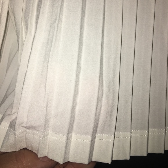 15.5”PTP SIZE 4 or SMALL LULULEMON MAKING MOVES PLEATED LONG SLEEVE WHITE TOP - Picture 8 of 16